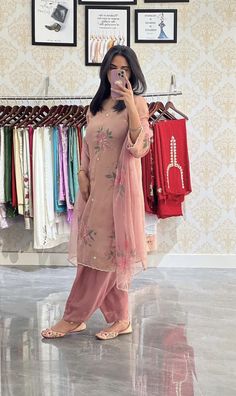 Suits For Women Pakistani Style, Beautiful Kurtis For Women, Pakistani Suit Salwar Design, Simple Suit For Wedding, Wedding Kurta For Women, Pakistani Stylish Suits, Different Salwar Designs, Kurta Salwar Designs Women, Embroidery Designs For Suits Woman