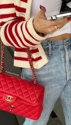 Red Chanel Bag, New York Cafe, Chanel Bag Outfit, Sunset Surfing, Girl Vacation, Outfit Primavera, Bag Outfit, I Promise You