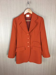 Vintage Orangle Claude Zana Jacket Made in France Women's retro clothing Wear: Good vintage condition. Measurements: Shoulders: 43 cm or 17 inch Chest: 47 cm or 18.5 inch Length: 82 cm or 32.3 inch Fitted Orange Outerwear With Notch Lapel, Retro Suit Collar Blazer For Work, Retro Workwear Blazer With Suit Collar, Retro Blazer With Suit Collar For Work, Retro Office Blazer With Lapel Collar, Retro Workwear Blazer With Welt Pockets, Retro Blazer With Welt Pockets For Work, Retro Sport Coat For Spring Workwear, Retro Spring Sport Coat For Workwear