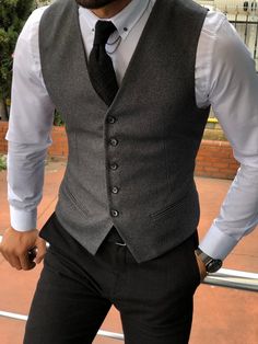 Beli Slim-Fit Cotton Vest Stone | VICLAN Men Vest Outfits, Vest Outfits Men, Mens Vest Fashion, Black Suit Men, Mens Suit Vest, Designer Suits For Men, Traje Casual, Fashion Suits For Men, Retro Mode