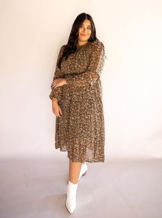 Elastic Waistband Dress For Fall Daywear, Fall Dress With Elastic Waistband For Daywear, Plus Size Denim Skirt, Bates Sisters Boutique, Plus Size Denim, Tie Waist Dress, A Plus, Floral Midi Dress, Waist Dress