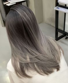 Korean Ombre Hair, Dark Blonde Ash Hair, Gray Ash Hair, Hair Color Ash Grey, Mushroom Bronde Hair Color, Ash Grey Highlights, Straight Gray Hair, Grey Balayage Hair, Ash Grey Hair Color