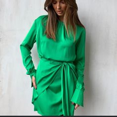 Nwt Runway Scout Jenara Dress (Emerald) Size Au 8 / Us 4 100% Polyester Green Long Sleeve Cocktail Mini Dress, Green Long Sleeve Mini Dress For Formal Occasions, Elegant Kelly Green Dresses For Spring, Elegant Kelly Green Spring Dresses, Elegant Kelly Green Dress, Long Sleeve Green Dress For Brunch, Green Long Sleeve Midi Dress For Date Night, Green Long Sleeve Mini Dress For Date Night, Green Long Sleeve Dresses For Date Night