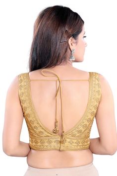 Product Features: Color: Gold Fabric: Art Silk Pattern: Padded Sleeve: Sleeveless Neck Type: V-Neck Opening: Back Open Disclaimer: Tassel can very according to stock availability and Also there will be slight difference in digital to actual image V Neck Saree Blouse, Sleeveless Blouse Saree, Saree Blouses Online, Womens Month, Indian Designer Sarees, Silk Pattern, Padded Blouse, Readymade Saree, Designer Sarees Online