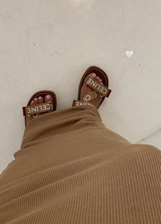 Dad Sandals Outfit, Expensive Fashion, Perfect Sneakers