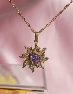 Purple sun necklace Rapunzel Purple, Rapunzel Sun, Tangled Jewelry, Rapunzel Wedding, Tangled Wedding, Necklace Princess, Pretty Jewelry Necklaces, Princess Jewelry, Sun Necklace