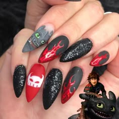 Nail Artist|𝕯𝖊𝖛𝖎𝖓👽🛸 on Instagram: “. ⚔️HOW TO TRAIN YOUR DRAGON⚔️ I’ve never seen this movie! Who’s a fan?!❤️ . . . . . #howtotrainyourdragon #howtotrainyourdragonnails…” Httyd Nail Designs, Toothless Dragon Nails, How To Train Your Dragon Makeup, Httyd Nail Art, How To Train Your Dragon Nail Art, Httyd Nails, Toothless Nails, Movie Nails