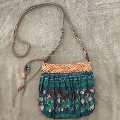 Nwot Cappelli Straworld Boho Bag With Straw Trim, Strap Is Beaded And Tasseled. Turquoise, Brown, Creme, Dk Green And Mint Green. Sparkle Flecks. Tassel With Beads, Beaded Crossbody Bag, Boho Chic Bags, Boho Crossbody Bag, Boho Handbags, Used Louis Vuitton, Small Boho, Trending Handbag, Purse Patterns