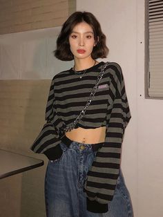 Voguable Sexy Cropped Y2K Striped Sweatshirts Women Harajuku Gothic Tops Vintage Streetwear Casual Bf Oversize Long Sleeve Pullover voguable Y2k Grunge Outfits, Bow Crop Tops, Gothic Tops, Style Gothic, Spring Summer Decor, Custom Made Clothing, Striped Sweatshirts, Streetwear Casual, Vintage Streetwear