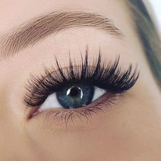 Natural Fake Eyelashes, Lashes Fake Eyelashes, Wispy Eyelashes, Eyelash Extensions Styles, Lash Extensions Styles, Perfect Eyelashes, Pretty Lashes, Volume Eyelash Extensions, Eyelash Extentions