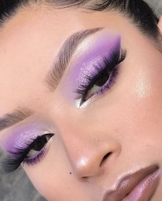 Lavender Eye Makeup Looks, Eyeshadow Looks Colourful, Fairy Tale Makeup Ideas, Lilac Purple Eyeshadow, Quince Make Up Purple, Lilac Prom Makeup Looks, Prom Purple Makeup Looks, Purple Makeup Inspiration, Makeup Looks Colourful