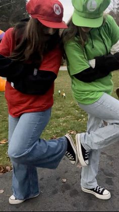 Halloween Costume Mario And Luigi, Simple Duo Costume Ideas, Mario And Luigi Halloween Costumes Teen, Duo Last Minute Halloween Costumes, Hollaween Customs For 2 People, Luigi And Mario Halloween Costume, Luigi Cosplay Female, Duo Simple Halloween Costumes, Girl Mario And Luigi Costumes