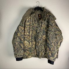 Browning Camo Thermal Insulated Jacket Mens Size Xl Long Sleeve Winter Hunting Outerwear, Fitted Camouflage Winter Outerwear, Fitted Camouflage Outerwear For Winter, Winter Hunting Long Sleeve Sport Coat, Winter Hunting Sport Coat With Long Sleeves, Camouflage Long Sleeve Outerwear For Cold Weather, Browning, Camo, Mens Jackets