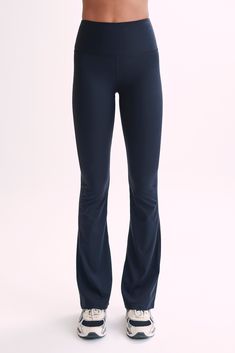 Fashion meets functionality.Introducing the JESSE Flared Yoga Pants, a perfect fusion of style and functionality for the contemporary woman. Elevate your casual wardrobe with these high-waisted wonders featuring a double-layer waistband for ultimate comfort and support. The body-contouring fit accentuates your silhouette, while the flared hem adds a touch of flair, ensuring you stand out effortlessly. Designed for the dynamic lifestyle, these pants boast squat-proof durability and a super-soft h Functional Fitted Bottoms With Comfort Waistband, Functional Mid-rise Yoga Pants With Elastic Waistband, Compressive Full-length Yoga Pants With Wide Waistband, Functional Yoga Bottoms With Contoured Waistband, Compressive Full Length Yoga Pants With Wide Waistband, Functional Mid-rise Bottoms With Contoured Waistband, Mid-rise Compression Bottoms With Contoured Waistband, Mid-rise Compression Bottoms With Go-dry Technology, Mid-rise Compression Bottoms With Go-dry