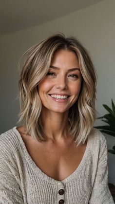 Collar Bone Bob Haircuts, Hair Cuts Woman Medium, Med Length Blonde Hair, Fall Bronde Balayage Shoulder Length, Bronde Fall Hair Color, Short Fine Haircut, Ombre Hair Medium Length, Natural Blonde Short Hair, 30 Year Old Hairstyles For Women