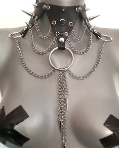 Accesorios Dark, 90s Goth Outfits, Rings Acrylic, Chain Outfit, Alternative Accessories, Moon Choker Necklace, Techno Rave, Upcycle Clothes Diy, Summer Goth