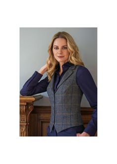 Dandy Look, Ladies Waistcoat, Waistcoat Outfit, Vest Outfits For Women, Waistcoat Woman, Tweed Waistcoat, Tweed Vest, Sleeveless Jacket, Vest Outfits