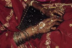 South Asian Aesthetic, Muslim Brides, Port Louis, Behind Blue Eyes, Catty Noir, Muslim Bride, Henna Patterns, Desi Wedding