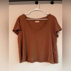 Madewell Brown/Darker Beige Tee! Stitched V Neck Cut, Could Be Considered Cropped Depending On Fit, Size Medium Can Fit Smaller Or Up To A Large. Nwot, New Condition And No Flaws! Super Lightweight As Well Casual Brown V-neck Top, Brown Cotton V-neck Top, Basic Brown Tops With Relaxed Fit, Basic Brown Relaxed Fit Tops, White Knit Top, Seersucker Pants, Gingham Tops, White Halter Maxi Dress, Dark Beige