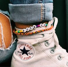 Kiernan Shipka, Zoe Kravitz, White Converse, Converse Sneakers, Mode Inspiration, Outer Banks, Converse All Star, Converse Shoes