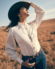 Wrangler® x Yellow Rose by Kendra Scott Puff Sleeve Rodeo Shirt in Vanilla Ice | Kendra Scott Ranch Outfits, Traje Cowgirl, Urban Cowgirl, Classy Cowgirl, Rodeo Queen, Silver Statement Earrings, Western Women, Cowgirl Chic