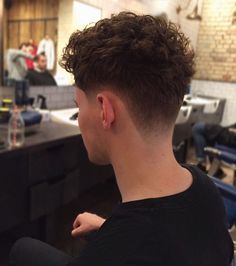 Tapered Fade Curly Hair Men, Curly Top Taper Fade, Tapper Fade Men Curly Long Hair, High Taper Fade Curly Hair, Long Curly Hair Taper, Skin Fade Hairstyle, Haircut Design