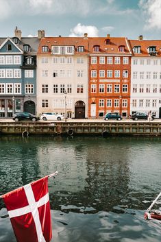 Nyhavn, the must to see spot in Copenhagen, Denmark. Get inspired by travel photography from Copenhagen colorful streets, houses. Copenhagen Denmark Photography, Cophengan Denmark, Copenhagen Photo Ideas, Scandinavian Photography, Copenhagen Denmark Aesthetic, Copenhagen Photography, Denmark Photography, Denmark Aesthetic, Copenhagen Aesthetic