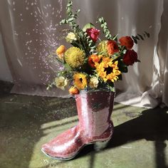 Old Home Decor, Boot Vase, Dream Song, Disco Cowgirl, Cowgirl Boot, Old Home, Cowgirl Boots, Room Ideas, Shop Design