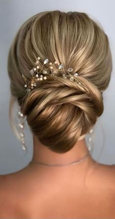 Low Updo Wedding Hair, Hollywood Wedding Hair, Wedding Hair For Bride, Low Bun Wedding Hair, Hollywood Curls, Wavy Wedding Hair, Wedding Hairstyles For Medium Hair, Trendy Bob Hairstyles, Wedding Hair Half