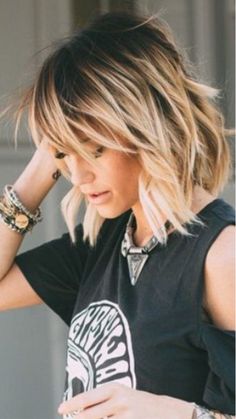 Layered Haircuts For Women, Hairstyles Wavy, Short Layered Haircuts, Short Wedding Hair, Balayage Brunette, Short Hairstyle, Hairstyles For Round Faces, Medium Hair Cuts, Ombre Hair