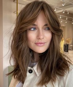 Mom Haircuts, Mom Cut, Long Shiny Hair, Thick Wavy Hair, Framing Layers, Face Framing Layers, How To Style Bangs, Round Faces, Curtain Bangs