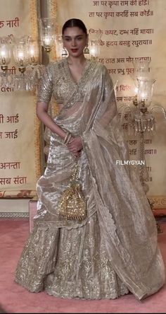 Heavy Saree For Reception, Groom Mother Outfit Indian Lehenga, Engagement Outfit Ideas Indian, Indian Wedding Guest Outfit Ideas, Sangeet Outfit Ideas, Miheeka Bajaj, Saree With Heavy Blouse, Engagement Lehenga, Bridal Jewellery Inspiration