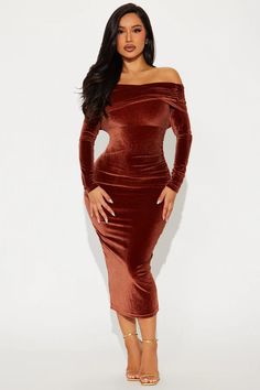 Ignore The Romance Velvet Midi Dress - Chocolate | Fashion Nova Long Velvet Dress, Chocolate Fashion, Well Dressed Women, Velvet Midi Dress, Ruched Midi Dress, Pregnancy Outfits, Bodycon Fashion, Brown Dress, Matching Dresses