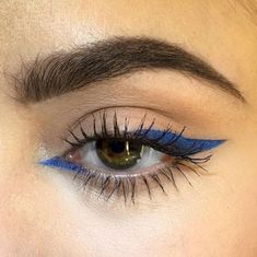 Winter Eyeshadow, Makeup Kawaii, Eyeliner Tips, Gyaru Makeup, Blue Eyeliner, Face Beat, Hooded Eye Makeup