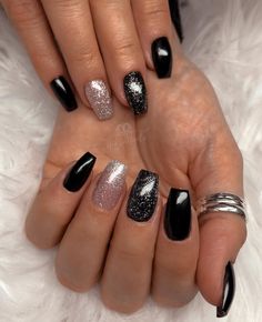 black-sparkly-nails Silver Black And White Nails, Sparkly Nails Ideas, Black Sparkly Nails, Black Glitter Nails, Sparkly Nail Designs, Black Silver Nails, Nye Nails, Black Gel Nails