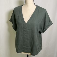 Nwt Universal Thread Sage Leaf Green Shirt Size Large Linen Rayon Blend V-Neck Universal Thread Brand Via Neck Short Sleeve Blouse From Target. Material Is 55% Linen And 45% Rayon. New With Tags, But Due To The Nature Of Linen There Is Some Texture To The Shirt, Please See Photos. Comes From A Smoke Free, Pet Friendly Home. Long Sleeve Ruffle Top, Floral Peasant Top, Sage Leaf, Tie Dye Blouse, Burgundy Shirt, Cap Sleeves Blouse, Popover Shirt, Orange Blouse, Long Sleeve Striped Top