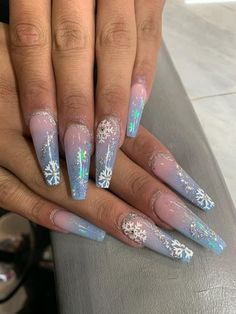 Iced Nails, Nails Easy Ideas, Christmas Nails Cute, Snowflake Nail Design, Art Nails Design, Snowflake Nail, Queen Nails, Candy Cane Nails