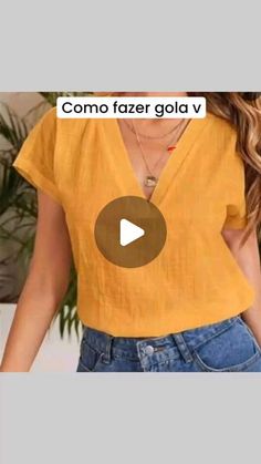 a woman wearing a yellow shirt and jeans with the words como fazer gola v