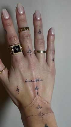 Small Finger Hand Tattoos, Classy Fine Line Tattoo, Minimal Flash Tattoo, Inspirational Hand Tattoos, Bracelet Hand Tattoo, Astrology Hand Tattoo, Hand To Wrist Tattoos For Women, Words On Hand Tattoo, Hand Chain Tattoo