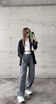 Baggy Grey Trousers Outfit, Grey Trousers Casual Outfit, Grey Trousers Outfit Casual, Trouser Gray Outfit, Winter Outfits Grey Pants, Gen Z Formal Outfits, Grey Ribbed Pants Outfit, Style Grey Trousers Women, Grey Trouser Pants Outfit