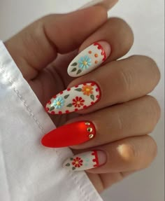 Fashion Nails 2023 Spring, Almond Retro Nails, Tropical Flowers Nail Art, Mexican Inspired Nails Simple, Nail Design Different Nails, Guatemalan Nail Art, Mexican Design Nail Art, Spanish Inspired Nail Art, Mexican Nails Designs Almond