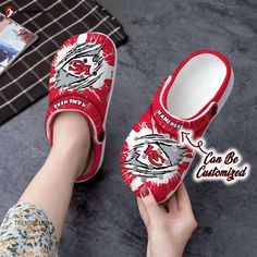 Introducing our exclusive Chiefs Unisex Clogs Personalized KC Chiefs Football Ripped Claw Clog Shoes, designed for the ultimate Kansas City Chiefs fan! These one-of-a-kind footwear not only showcase your unwavering support for your favorite football team but also provide unmatched comfort and style. Featuring a unique ripped claw design, these crocs are adorned with the iconic KC Chiefs logo, making them the perfect accessory to wear on game days, tailgates, or just around town. The personalized Kc Chiefs Football, Arizona Cardinals Football, Buccaneers Football, Cardinals Football, Falcons Football, Crocs Clog, 49ers Football, Sf 49ers, Chiefs Football