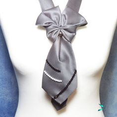 the necktie is tied with pearls on it's sides and has a bow at the top