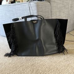 Huge Tote Bag Black Chic Victoria's Secret Beach Bag, Chic Leather Vacation Bags, Chic Leather Bags For Vacation, Black Leather Shoulder Bag For The Beach, Chic Black Shoulder Bag For Vacation, Trendy Victoria's Secret Shoulder Bag With Removable Pouch, Victoria's Secret Rectangular Travel Shoulder Bag, Victoria's Secret Travel Shoulder Bag Rectangular, Victoria's Secret Travel Pouch Bag