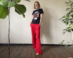 "Vintage wide leg low waist cargo pants in red. Snap buttons at the bottom of legs that convert them into eye-catching flared leg pants. ✏️ TAGS POUR ELLE Size M 55% linen 45% cotton ✂️ CONDITION  Good vintage condition; one little hole below knee, not noticeable when on, see next to last photo; and a tiny stain on the pocket - see circled in the last photo. Cleaned and ready to wear. 📏 MEASUREMENTS  measured laying flat, please double for circumference: measured laying flat, please double for Y2k Cargo Pants, Vintage Blazer, Wide Leg Linen Pants, Red Pants, Fitted Trousers, Pants Straight, Straight Leg Trousers, Leg Pants, Style Expert