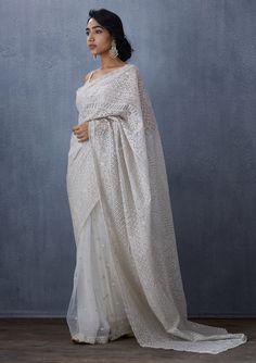 White Saree Wedding, Saree White, White Sari, Latest Blouses, Off White Saree, Bengali Saree, Pakistani Traditional, Butterfly Net, Tulle Embroidery