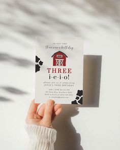 a person holding up a card that says, three i - to - do on it