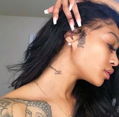 Small Face Tattoos, Tattoo Son, Face Tattoos For Women, Girl Neck Tattoos, Side Neck Tattoo, Shape Tattoo