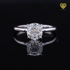 1.80 Ct Crushed Ice Kissenschliff Moissanit Verlobungsring / 7.50x7.50 mm / versteckter Halo Einzigartiger Diamantring, Verlobungsring | Das Hidden Halo-Design verleiht einen Hauch von Raffinesse und macht es zum perfekten Vorschlagsring Hergestellt aus 14K Massivgold, dient diese vielseitige Schönheit auch als exquisiter Geburtstagsring. 💎 Die Steine in Schmuck sind zu 100% handgefertigt, sie werden von unserem erfahrenen Handwerker geschnitten und poliert. 💎 Moissanit ist die beste Alternati Diamond Ring Hidden Halo, Unique Diamond Ring, Cushion Cut Moissanite Engagement Ring, Moissanite Engagement Ring Cushion Cut, Ring Hidden Halo, Hidden Halo Engagement Ring, Perfect Proposal, Cushion Cut Moissanite, Halo Design