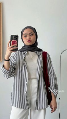 #ootdhijab#outfithijab#ootdcasual#ootdblue#outfitcolorfull Idea Outfit Hijab, Outfit Hijab Ideas, Style Hijab Casual, Outfit Outer, Modest Casual Outfits